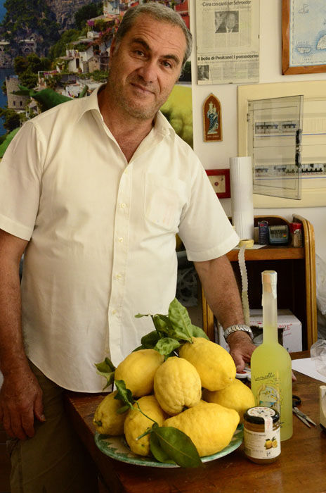 italian-mamma-in-naples_lemons